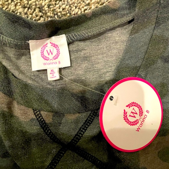 Black pullover with grey and camo accents - Picture 2 of 4